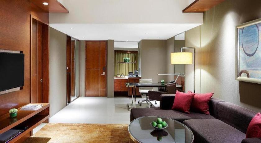 New World Wuhan Hotel Экстерьер фото
