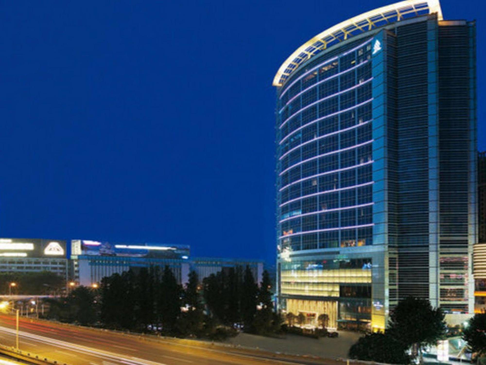 New World Wuhan Hotel Экстерьер фото